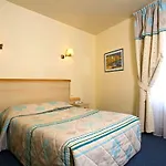 Logis Le Parc Hotell 3*