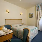 Hotel Logis Le Parc Moulins (Allier)