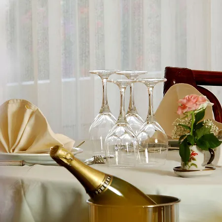 Restaurant Le Parc Отель Мулен