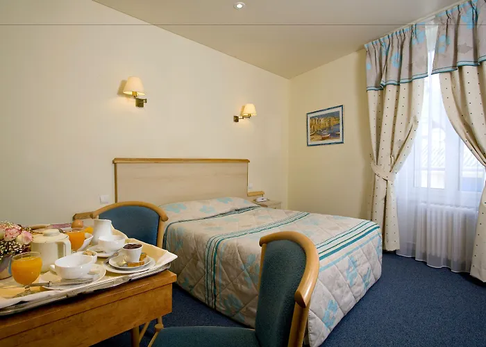 Hotel Logis Le Parc Moulins (Allier)