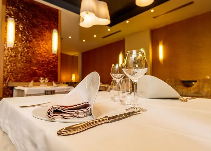 Hotel Logis Le Parc Moulins (Allier)